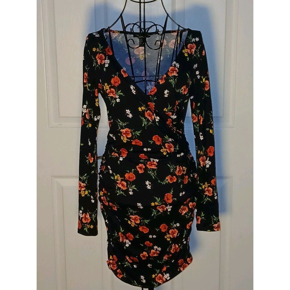Forever 21 Black Floral Mini Dress V-Neck M 90s Vibe Stretch Fitted Summer Party